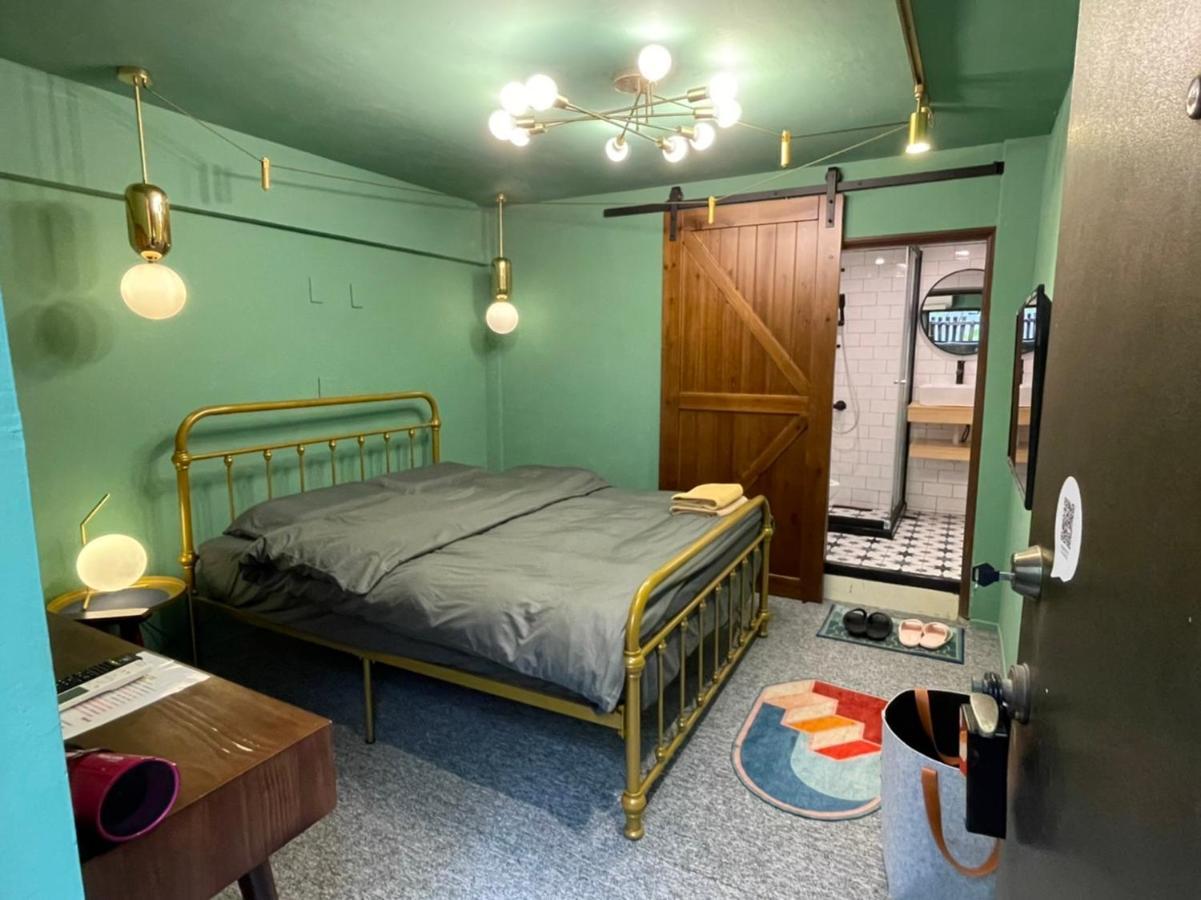Baker Street London Style Inn Тайнан Екстериор снимка