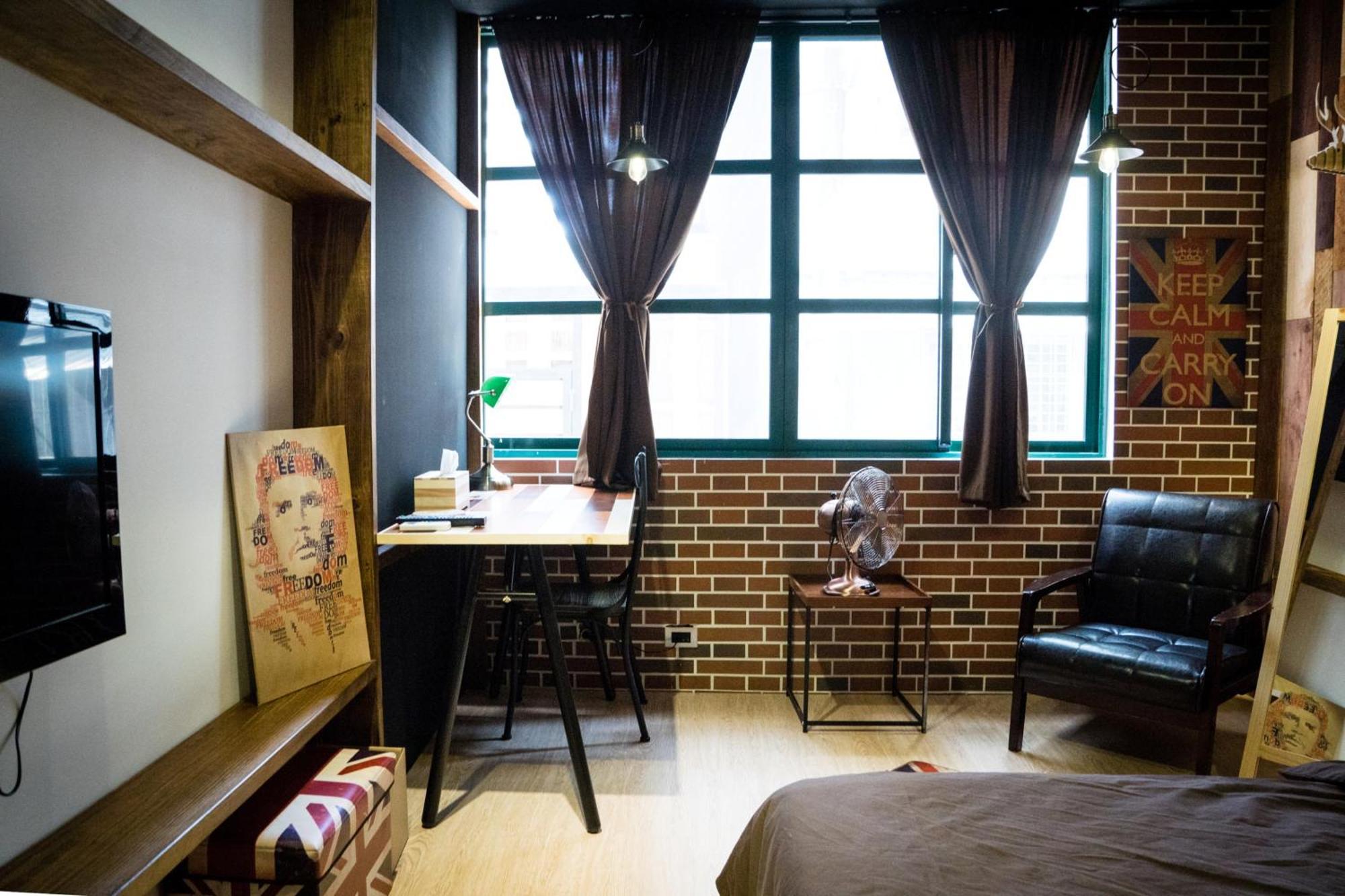 Baker Street London Style Inn Тайнан Екстериор снимка